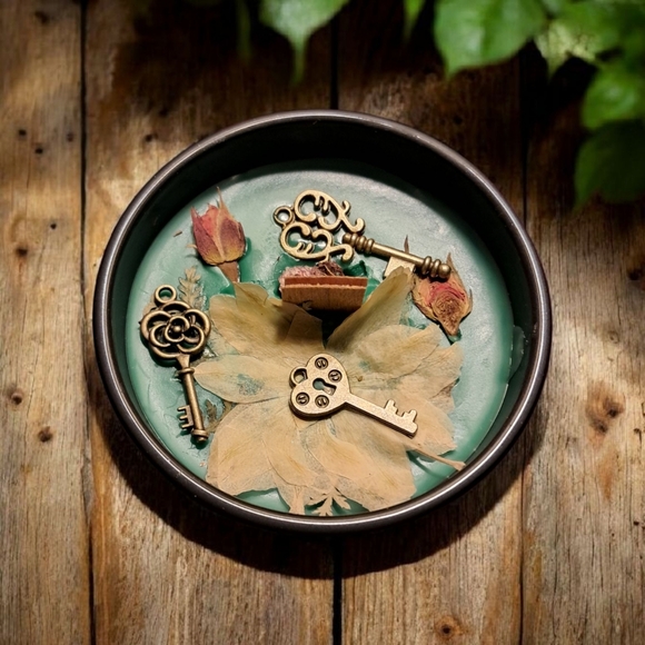 Hand Crafted , Wicked Worthy Wax, Antique Garden 7oz candle - Picture 3 of 3